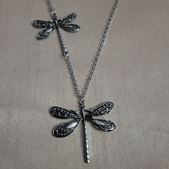 Asymmetrical 3 charm dragonfly boho necklace - Picture 3 of 3